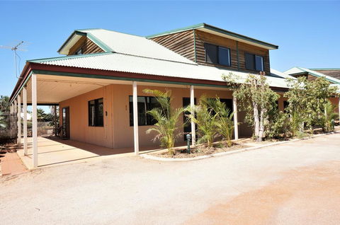 Ningaloo Breeze Villa 4 - 3 Bedroom Fully Self-Contained Holiday Accommodation - Accommodation Sunshine Coast 0