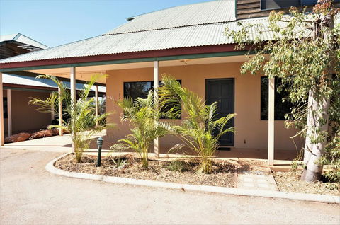 Ningaloo Breeze Villa 4 - 3 Bedroom Fully Self-Contained Holiday Accommodation - Accommodation Sunshine Coast 1
