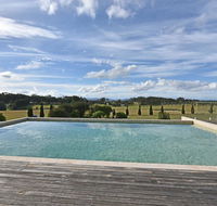 Noble Willow Homestead Lovedale. Super Spacious with views and pool - Accommodation Sunshine Coast