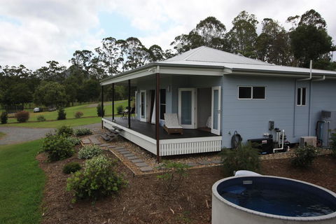 Noosa Hinterland Country Cottage 'Tru-Blu' - Accommodation Sunshine Coast 2