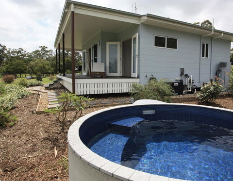 Noosa Hinterland Country Cottage 'Tru-Blu' - Accommodation Sunshine Coast 0