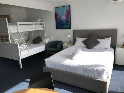 North Pier Hotel - Accommodation Sunshine Coast 3