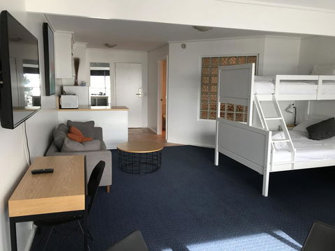 North Pier Hotel - Accommodation Sunshine Coast 2