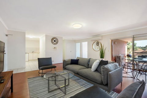 North Ryde Self Contained 2 Bed Apartment (37CULL) - Accommodation Sunshine Coast 1
