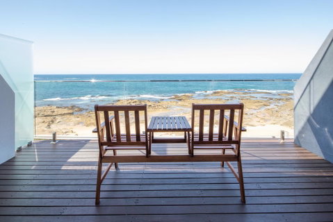 Ocean Front Motel - Accommodation Sunshine Coast 1