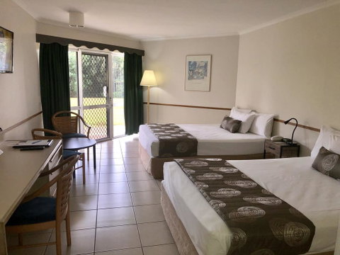 Ocean International Hotel - Accommodation Sunshine Coast 1