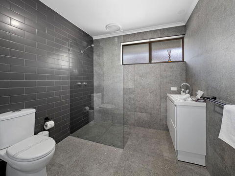 Ocean Park Motel & Holiday Apartments - Accommodation Sunshine Coast 3