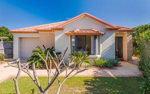 Oceania Cottage - LJHooker Yamba - Accommodation Sunshine Coast 0