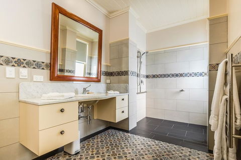 Old Bank Boutique Hotel - Accommodation Sunshine Coast 1