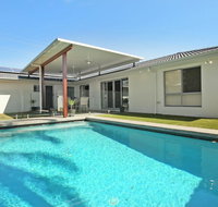 Palm 95 - Modern 4 BDRM Home with Pool - Accommodation Sunshine Coast