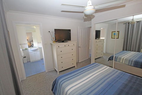 Paradise Waters - No. 13 - Accommodation Sunshine Coast 1