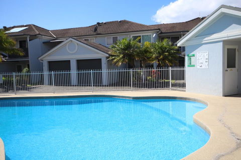 Paradise Waters - No. 13 - Accommodation Sunshine Coast 0