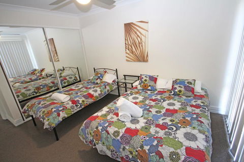 Paradise Waters - No. 19 - Accommodation Sunshine Coast 2