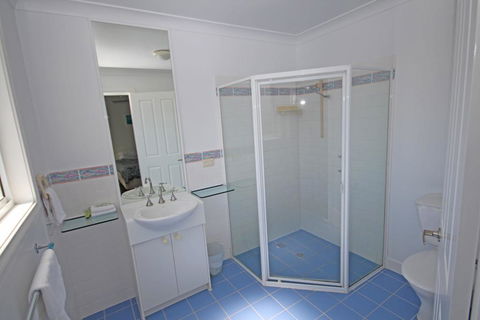 Paradise Waters - No. 19 - Accommodation Sunshine Coast 1