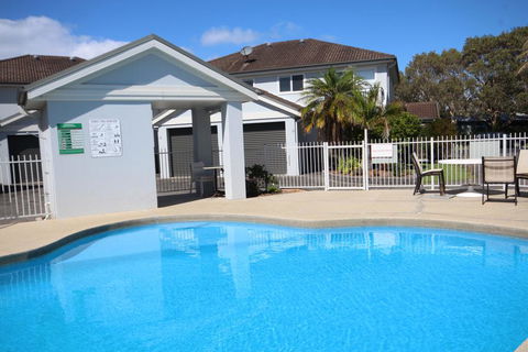 Paradise Waters - No. 19 - Accommodation Sunshine Coast 0