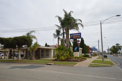 Paruna Motel - Accommodation Sunshine Coast 0