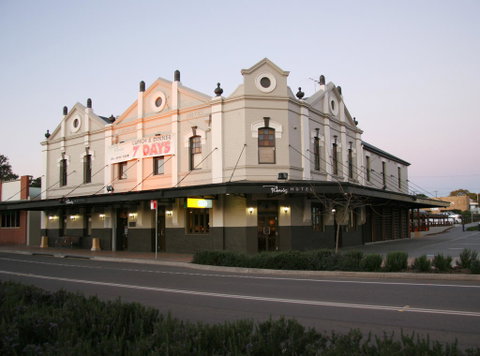 Peden's Hotel - Accommodation Sunshine Coast 0