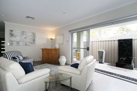 Penguin 4 Bedroom House By Shoalwater Executive Homes - Accommodation Sunshine Coast 2
