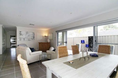 Penguin 4 Bedroom House By Shoalwater Executive Homes - Accommodation Sunshine Coast 1