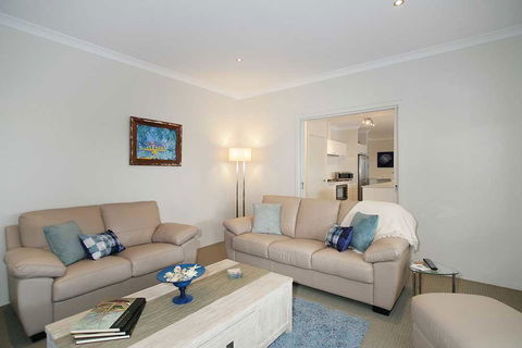 Penguin 4 Bedroom House By Shoalwater Executive Homes - Accommodation Sunshine Coast 3