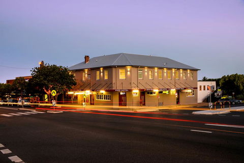 Pier Hotel - Accommodation Sunshine Coast 0