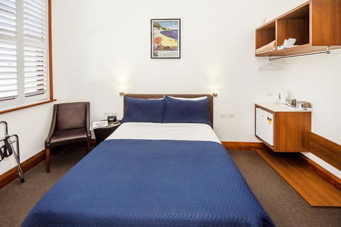 Pier Hotel - Accommodation Sunshine Coast 3