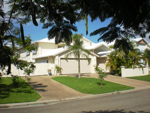 Poinciana Terraces - Accommodation Sunshine Coast 0