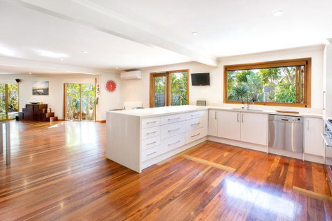 POINT LEO BEACH HOUSE - POINT LEO - Accommodation Sunshine Coast 2