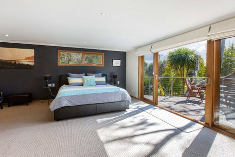 POINT LEO BEACH HOUSE - POINT LEO - Accommodation Sunshine Coast 0