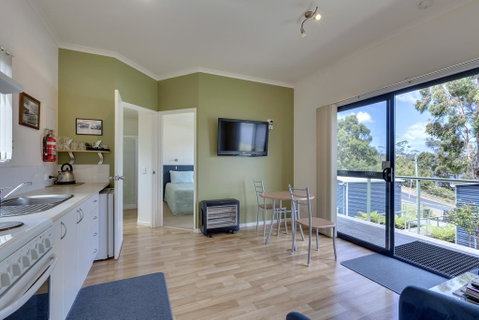 Port Huon Cottages - Accommodation Sunshine Coast 2
