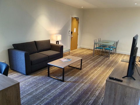 Porter's Plainland Hotel - Accommodation Sunshine Coast 2