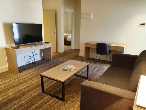 Porter's Plainland Hotel - Accommodation Sunshine Coast 1