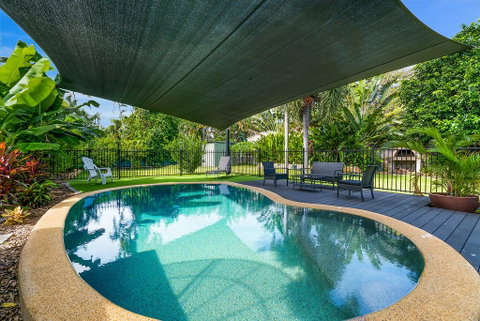 Private Pool, Big Backyard, Aircon - Paradise! - Accommodation Sunshine Coast 0