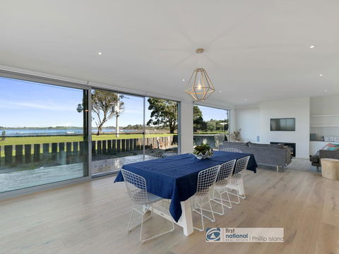 Pukeko Beach House, Rhyll - Accommodation Sunshine Coast 2