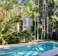 Quiet Oasis Apartment with Rooftop Spa - Accommodation Sunshine Coast