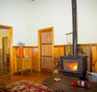 Red Tractor Retreat - Accommodation Sunshine Coast