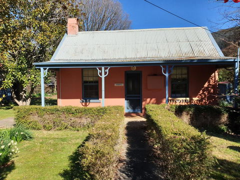 Redruth - 2 Bedroom Cottage Situated In Wandiligong - Accommodation Sunshine Coast 0