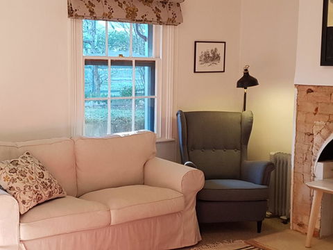 Redruth - 2 Bedroom Cottage Situated In Wandiligong - Accommodation Sunshine Coast 2