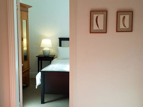 Redruth - 2 Bedroom Cottage Situated In Wandiligong - Accommodation Sunshine Coast 1