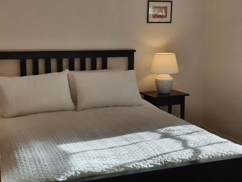 Redruth - 2 Bedroom Cottage Situated In Wandiligong - Accommodation Sunshine Coast 3