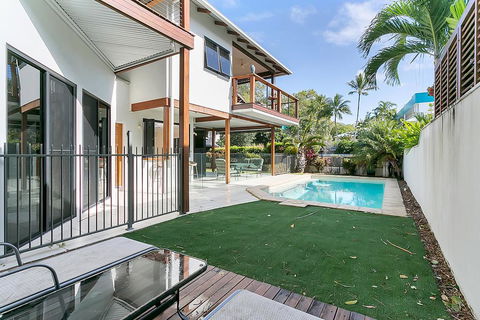 Reeflections Holiday Villas - Accommodation Sunshine Coast 0