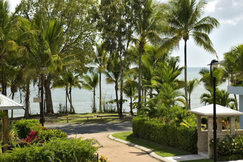 Reeflections Holiday Villas - Accommodation Sunshine Coast 3