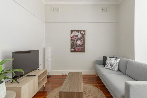 RELAXED FAMILY HOME WILLOUGHBY - Accommodation Sunshine Coast 3