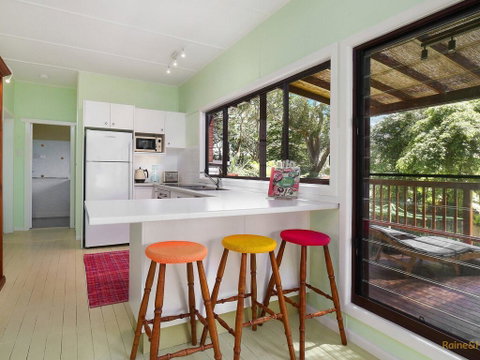 Retro Vibes - 18 Norahview Street, Bateau Bay - Accommodation Sunshine Coast 1
