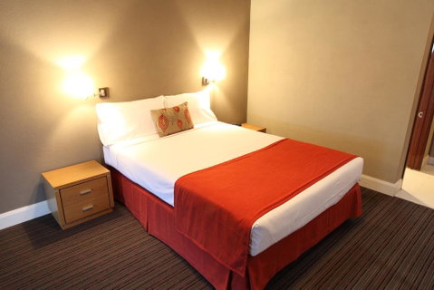 Rose & Crown Hotel - Accommodation Sunshine Coast 2