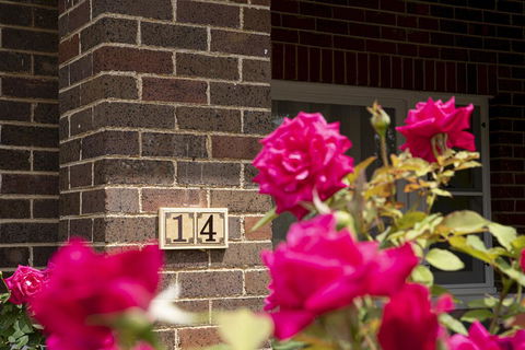 Rose Cottage - Charming Double Brick - Near Cook Park & CBD - Accommodation Sunshine Coast 0