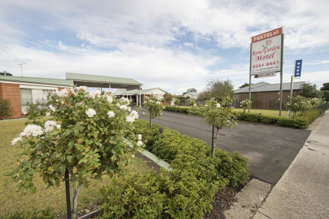 Rose Garden Motel - Accommodation Sunshine Coast 1