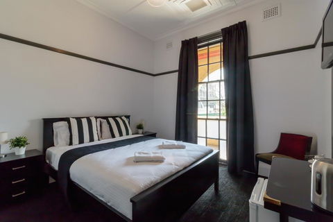 Royal Hotel Ryde - Accommodation Sunshine Coast 0