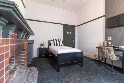 Royal Hotel Ryde - Accommodation Sunshine Coast 1