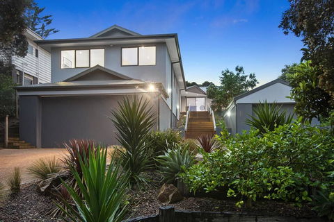 Rye-gowrie Front Beach House - Accommodation Sunshine Coast 0
